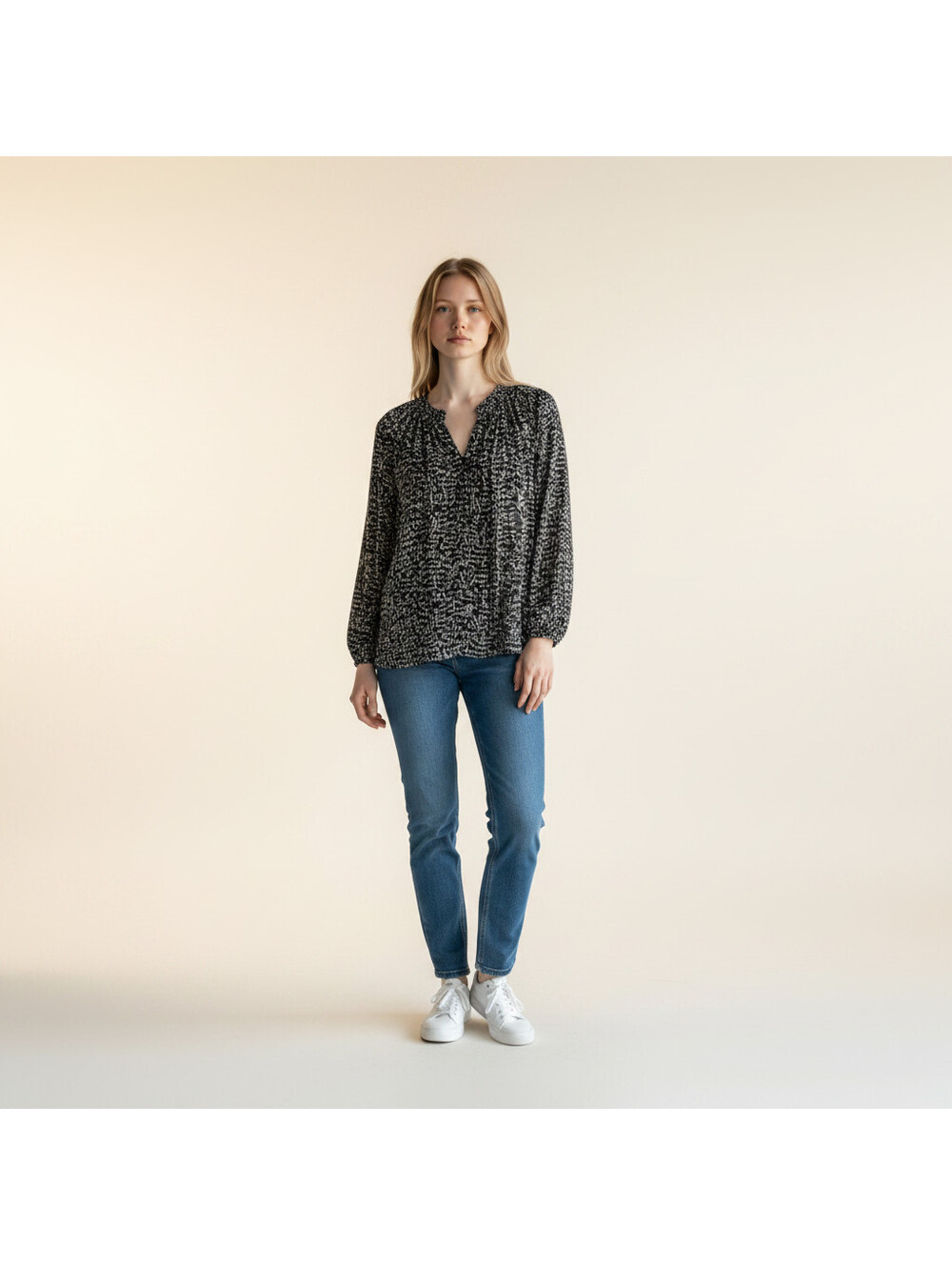 Simply Vera Vera Wang Blouse Women S Small Black Geometric V-Neck Long Sleeve